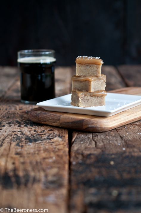 salted beer caramel topped blondies Beer Caramel, Baking With Beer, Beer Dessert, Boozy Baking, Cooking With Beer, Boozy Desserts, Caramel Topping, Beer Recipes, A Cup Of Coffee