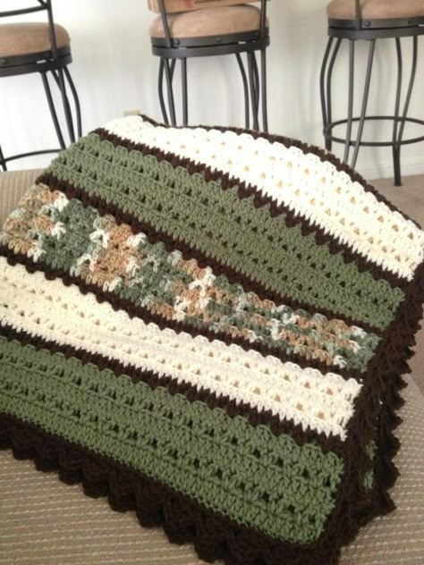 Green, white and brown blanket in double crochet and v stich. Motifs Afghans, Brown Blanket, Afghans Crochet, Confection Au Crochet, Crocheted Blanket, Crochet Afgans, Crochet Blanket Afghan, Haken Baby, Crochet Simple