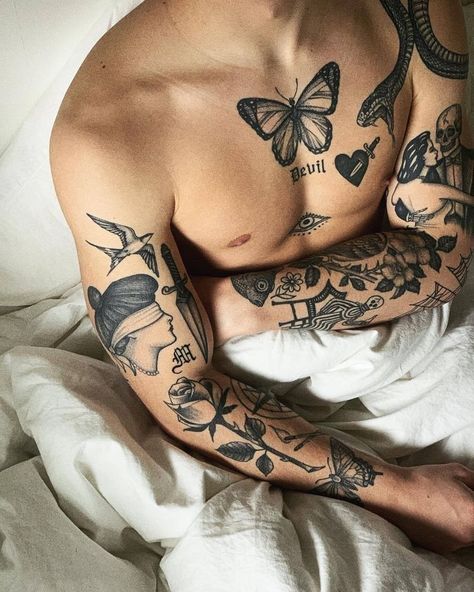 Tattoos Torso, Ma Tattoo, Hipster Tattoo, Tato Henna, Torso Tattoos, Tattoo Inspiration Men, Inspiration Tattoos, Cool Small Tattoos, Small Tattoos For Guys