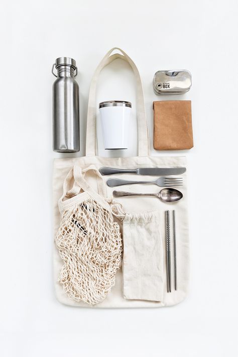 A Zero Waste Kit Sustainable Living Aesthetic, Environmentally Friendly Living, Eco Friendly Beauty, Reusable Cups, Zero Waste Living, Farewell Gifts, Coffee To Go, Produce Bags, Paper Gift Bags