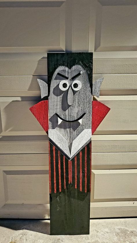 Dracula Wood Craft, Pallet Projects Halloween Decoration, Dracula Wooden Block, Diy Wood Halloween Decorations, Diy Wooden Halloween Decorations, Wood Halloween Crafts, Halloween Wood Projects, Halloween Pallet Signs, Wooden Halloween Decorations