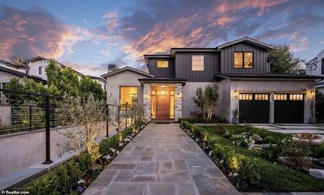 Welcome home: The gorgeous house has been designed in the modern farmhouse look Demi Lovato House, Los Angeles Neighborhoods, Gorgeous Houses, Dream Houses, Breakfast Area, Farmhouse Style House, Modern Farmhouse Style, Studio City, Celebrity Houses