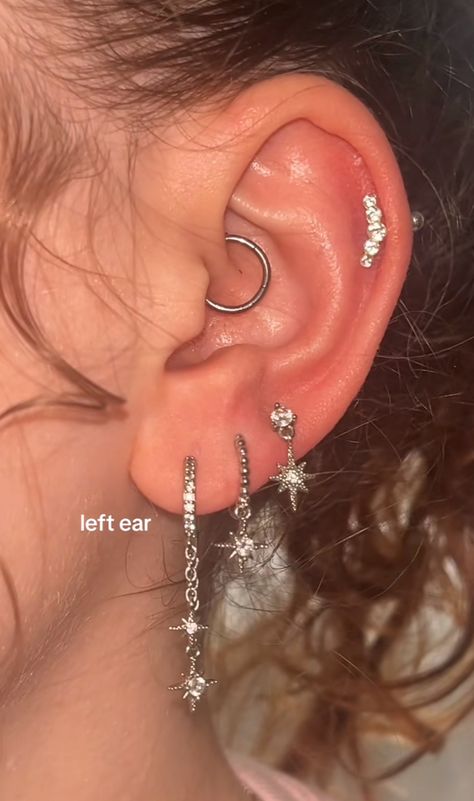 Curated Ear Silver, Ear Stacking Ideas Silver, Ear Layout, Ear Piercing Layout, Ear Setup, Ušný Piercing, Different Ear Piercings, Piercings Ear, Ear Piercings Chart