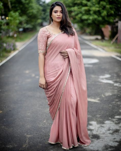 VJ Maheswari Chanakyan in peach colour saree photos Vj Maheshwari, Peach Colour Saree, Bangladeshi Saree, Maheshwari Saree, Peach Color Saree, Half Saree Lehenga, Peach Colour, Kerala Saree, Celebrity Photographers