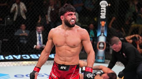 MMA weekend takeaways: Tsarukyan is the total package, Bones and Ngannou have epic face-off in ATL Show More Open This Link =>( https://best2daynews.com/mma-weekend-takeaways-tsarukyan-is-the-total-package-bones-and-ngannou-have-epic-face-off-in-atl/ ) Arman Tsarukyan, Epic Face, Ufc Fighters, Face Off, Muay Thai, Kickboxing, Ufc, Friday Night, Atlanta