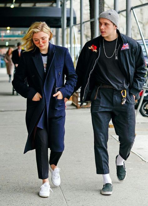 Brooklyn Beckham Style, Beckham Style, Minimalist Fashion Men, Brooklyn Beckham, Sneakers Men Fashion, Casual Wear For Men, Minimalist Fashion, Chloe, Brooklyn