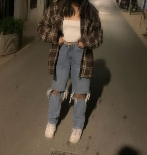 Classy Casual Outfits Rainy Day, Light Grunge Outfits, Simple Grunge Outfits, Hey Cutie, Year Aesthetic, Light Grunge, Grunge Fits, Beauty Boost, Flannel Outfits