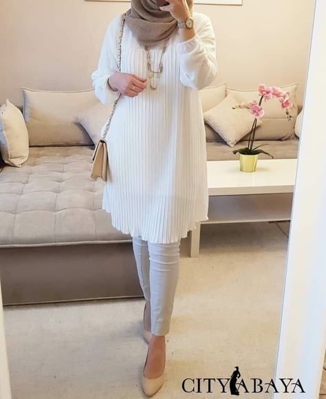 Kurti With Sweater Outfit, Muslim Western Outfit, Shalwar Top Designs For Women, Indian Hijabi Outfits, Hijabi Tops, Hijabi Dress Outfits, Muslim Casual Outfit, Hijabi Dresses Casual, Muslim Fashion Dress Simple