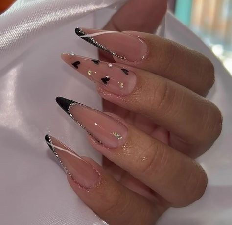 Classy Black Nails, Fancy Nails Designs, Glamour Nails, Nails Design With Rhinestones, Stiletto Nails Designs, Almond Nails Designs, Black Nail, Bling Acrylic Nails, Diamond Nails