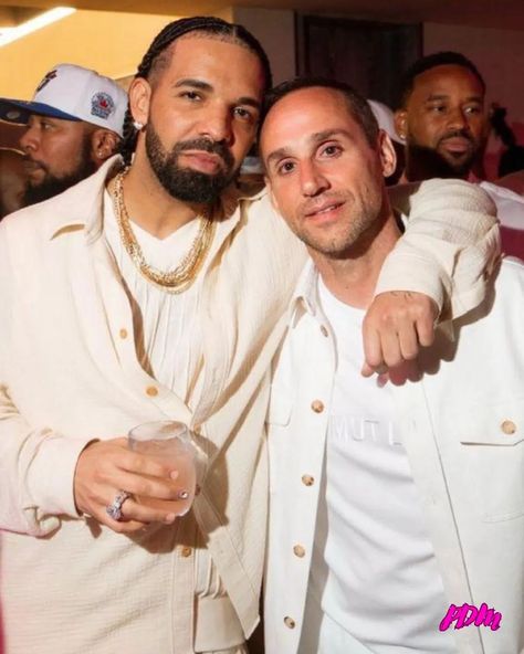 Drake with Michael Rubin at his all white party 📸👀 #drake #michaelrubin Drake White, Drake (lyrics), Thursday Evening, All White Party, Men's Formal Style, All White Outfit, White Outfit, Men's Muscle, White Party