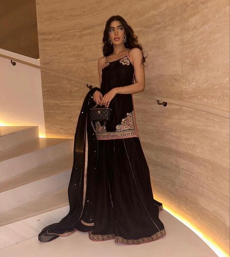 Indian Wedding Guest Aesthetic, Punjabi Wedding Guest Outfit, Latest Wedding Guest Outfits Indian, Indian Reception Outfit Guest, Dark Lehenga, Black Traditional Dress, Desi Wedding Guest Outfit, Indian Wedding Outfits Guest For Women, Indian Wedding Outfits Guest