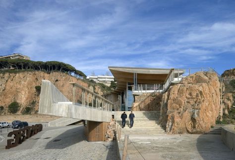 Sant Feliu Yacht Club Club Architecture, Social Design, Yacht Club, Architects, Sailing, Arch, 404 Not Found, Favorite Places, Natural Landmarks