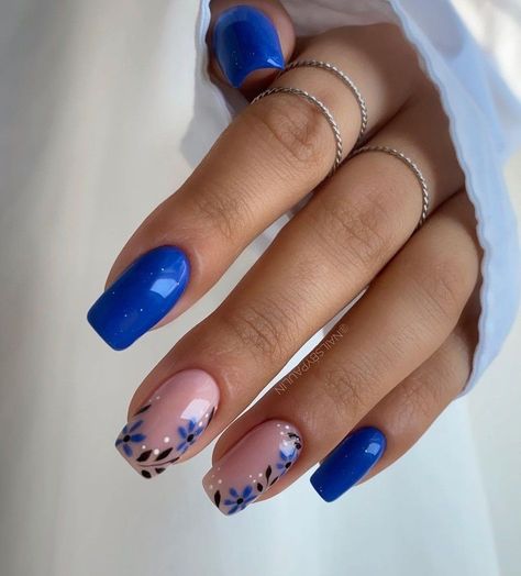 Navy Blue Nails With Flowers, Royal Blue Nails With Flowers, Blue Floral Nails, Nails Azul, Trendy Blue Nails, Azul Nails, Blue Nail Inspo, Her Nails, Uñas Acrilicas