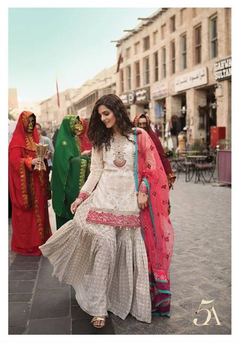 Maria B Lawn Collection 2018 Best Pakistani Designer Summer Dresses Short Kameez, Sharara Design, Gharara Designs, Sharara Designs, Designer Summer Dresses, Pink Luxury, Lawn Suit, Salwar Kamiz, Lawn Dress