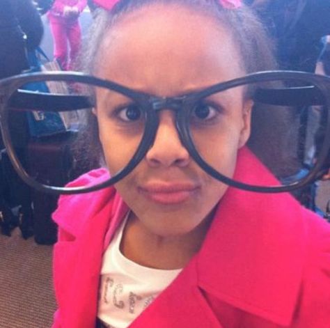 Nia being goofy :) Dance Moms Headshots, Dance Moms Snapchat, Dance Moms Season 5, Dance Moms Paige, Nia Sioux Frazier, Dance Moms Clips, Dance Moms Memes, Nia Frazier, Dance Moms Moments