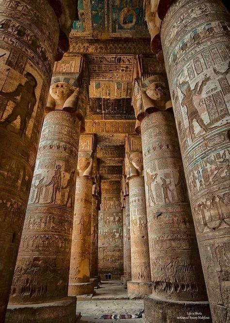 Temple Of Hathor, Ancient Egypt Architecture, Ancient Egyptian Architecture, Egypt Aesthetic, Great Pyramid Of Giza, Egyptian Artifacts, Old Egypt, Historia Universal, Egyptian Pyramids