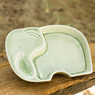 Clay Trays, Clay Idea, Celadon Ceramics, Ceramic Forms, Animal Plates, Pottery Projects, Green Elephant, Happy Elephant, Turkish Tiles