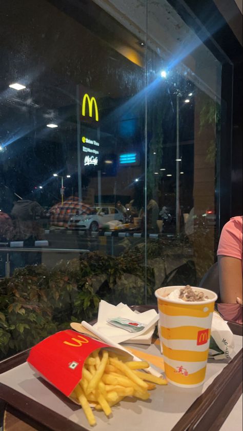 Mcdo Take Out, Mcdonald's Snapchat Story, Mcdonald's Fake Story, Mcdonalds Snap, Mcdonald's Snapchat, Meal Snap, Mcdonalds Aesthetic, Mcdonald's Aesthetic, Night Rides Car