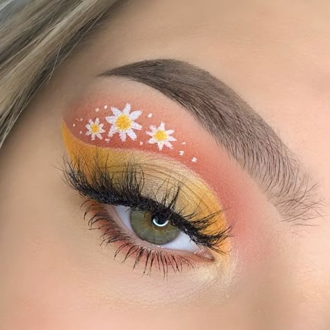 Eye Paint Makeup, Bi Eye Makeup, Easy Creative Makeup Looks, Eye Makeup Art Easy, Cool Makeup Looks Creative Easy, Cool Eyeshadow Looks, Funky Makeup Looks, Daisy Makeup, Spring Eye Makeup