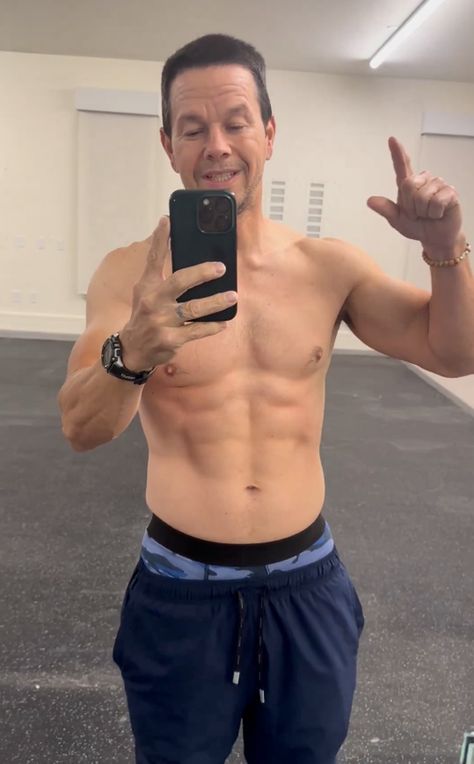 Mark Wahlberg's Shredded Shots Mark Wahlberg Muscle, Marky Mark, Hot Army Men, Mark Wahlberg, Army Men, Attractive Guys, Kim Taehyung, Actors, Quick Saves