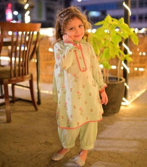 Baby Girl Suit Design, Baby Girl Dresses Indian, Pakistani Kids Dresses, Kids Ethnic Wear, Kids Dress Collection