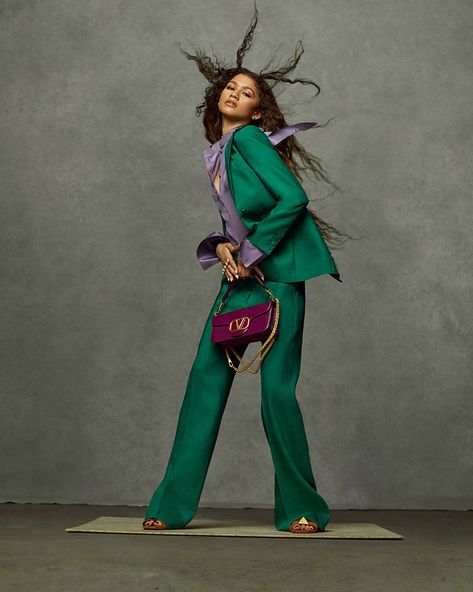 ZENDAYA is the Face of VALENTINO RENDEZ-VOUS Collection Zendaya Model, Zendaya Photoshoot, Estilo Zendaya, Glamorous Makeup, Green Pants, Outfit Combinations, Colourful Outfits, Suit Fashion, Couture Fashion