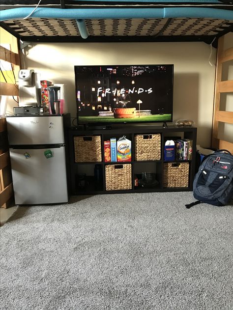 University of North Dakota Smith Hall dorm room setup. Cube storage, Mini fridge, tv, and Keurig. College Dorm Gaming Setup, Dorm Room Tv Ideas Layout, Dorm Room Ideas With Tv, Gaming Dorm Room, Dorm Room Tv Set Up, Tv Dorm Room, Dorm With Tv, Dorm Room With Tv, Tv In Dorm Room