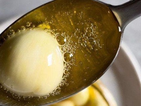 What Happens If You Eat Garlic Stored In Raw Honey - NewsBreak Probiotic Food, Fermented Honey, Raw Garlic, Healing Remedies, Nigella Seeds, Food Medicine, Probiotic Foods, Natural Healing Remedies, Cold Remedies