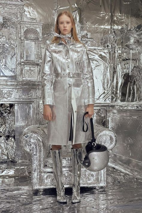 kendallbaylor:  MM6 Maison Margiela Fall 2018 Silver Outfits, London Fashion Weeks, London Pubs, Mm6 Maison Margiela, Fall 2018, Fashion Show Collection, London Fashion Week, Editorial Fashion, Photography Inspiration