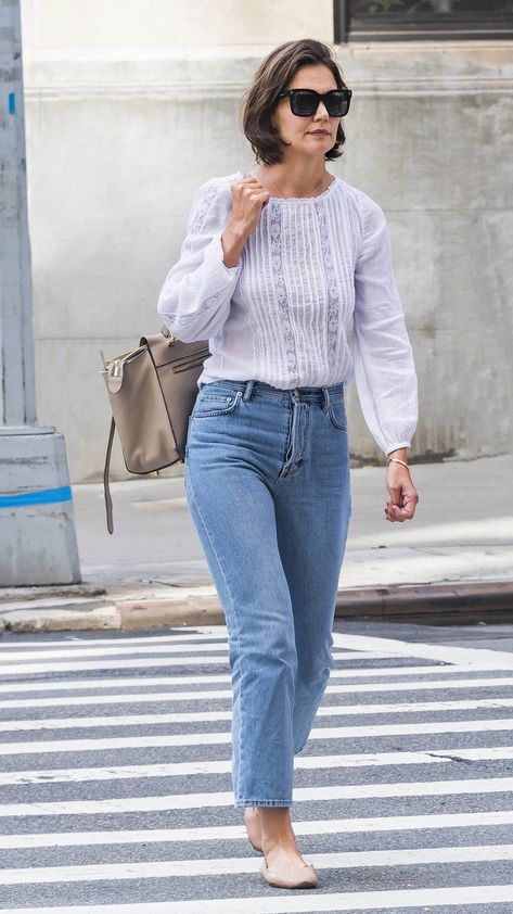 Chloe Ballet Flats, Mom Outfit Ideas, Katie Holmes Style, Looks Jeans, Mom Outfit, Summer Outfits For Moms, Trendy Mom, Fashion For Women Over 40, Chic Blouses