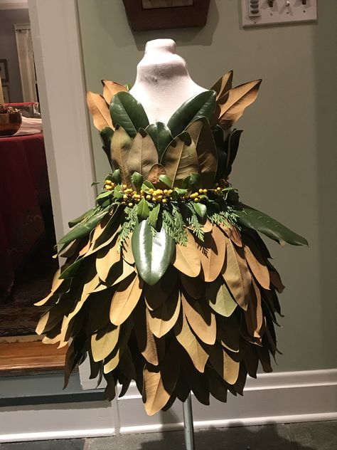 Parade Ideas Creative, Leaf Costume Diy, Recycled Costumes Fashion Show, Recycled Dress For Kids, Recycled Dress Ideas, Mother Nature Costume, Craft Ideas Easy, Recycled Costumes, Paper Flower Diy