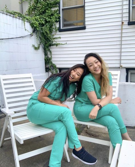 Health Care Worker Aesthetic, Having Fun Aesthetic, Worker Aesthetic, Surgical Technologist, Fun Aesthetic, Exercise Clothes, Nurse Inspiration, Nurse Aesthetic, Scrub Life