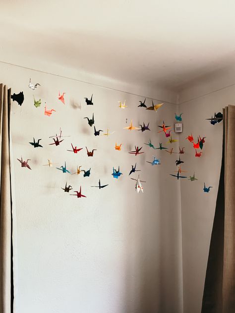 Origami Bedroom, Oragami Room Decor Ideas, Origami Room Decor, Origami Bedroom Decor, Origami Decoration Wall, Origami Room Decor Wall Art, Diy Origami Home, Dorm Vibes, Origami Home Decor