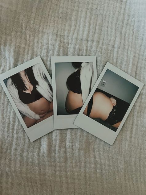 Maternity Polaroid, Pregnant Polaroid, Pregnant Photo Ideas At Home, Pregnant Poloroid Pictures, Polaroid Pregnancy Pictures, Diy Maternity Shoot, Maternity Photo Shoot Ideas At Home, At Home Maternity Shoot Diy, At Home Maternity Shoot