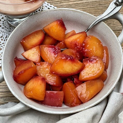 Healthy Peach Recipes, Stewed Fruit, Simple Things In Life, Recipe Scrapbook, Peach Schnapps, Peach Tea, Peach Recipe, Just Cooking, Tea Cakes