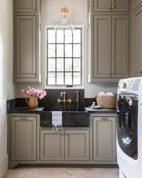 6 | 11 Utterly adoring this chic and stylish laundry room by the wonderful @marieflaniganinteriors #laundry #laundryroom #laundryroomgoals #bespokedesign #bespoke #relaxing #interiordesign #interiordesignstyle #interiorstyle #design #interior #style #interiordesigner #harborinteriors #warminteriors #harbor #interiordesigntrends #interiorgoals #interiorstyling #decorating #interiordecoration #interiordesigninspiration Marie Flanigan Interiors, Laundry Room Decorating, Marie Flanigan, Laundry Room Ideas Small Space, Laundry Room/mud Room, Narrow Rooms, Laundry Room Sink, California Closets, Laundry Room Inspiration