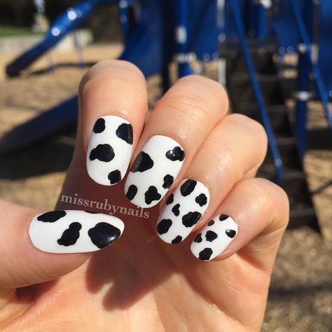 Silliness, Nails, Beauty on Instagram: “HOLY COW! The trend is all about cow nails now after a few celebrities were sporting them! 🐄 🐮 I think it’s even cuter with this round…” Nails Cow Print, Ruby Nails, Cow Nails, Nails Now, Animal Nails, Nails 2020, Cow Print, Black Nails, Trendy Nails