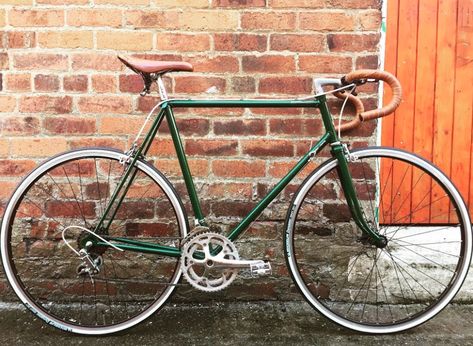 Fixing up a 1980s Raleigh Road bike Vintage Road Bike, Road Bike Girl, Specialized Road Bikes, Titanium Road Bike, Bike Restoration, Road Bike Accessories, Best Road Bike, Classic Road Bike, Road Bike Vintage