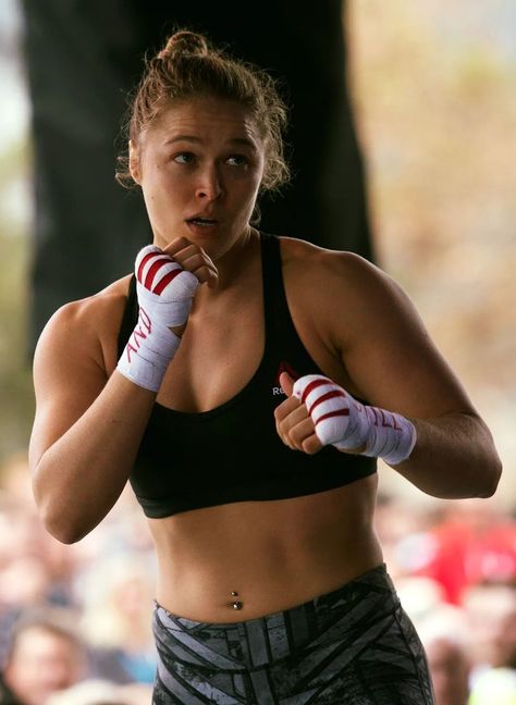 Wwe Ronda Rousey, Ronda Rousey Wwe, Ronda Rousey Ufc, Ronda Jean Rousey, Ronda Rousey, Mma Fighters, Muscle Girls, Muscle Women, Pro Wrestling