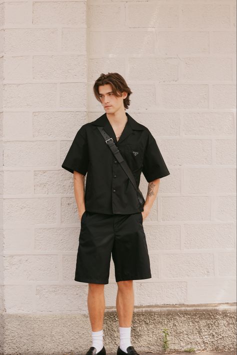 IG: @tetervinas Paris Mens Fashion Summer, Hong Kong Outfit Men, Troy Core, Black Jorts Outfit Men, Summer Loafers Outfit, Crop Polo Outfit, Black Shorts Outfit Men, Loafers Men Outfit, Black Shorts Outfit