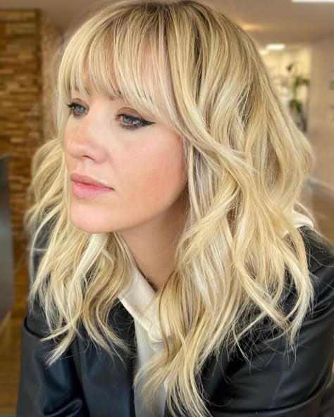 One Length Haircuts, Medium Haircut, Womens Haircuts Medium, Textured Haircut, Medium Layered Haircuts, Wispy Bangs, Trendy Haircuts, Long Layered Hair, Modern Hairstyles