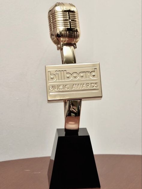 Billboard Award Trophy, Basketball Girl, Hollywood Aesthetic, Billboard Awards, Scripting Ideas, Career Vision Board, Music Studio Room, Dream Music, Norwegian Wood