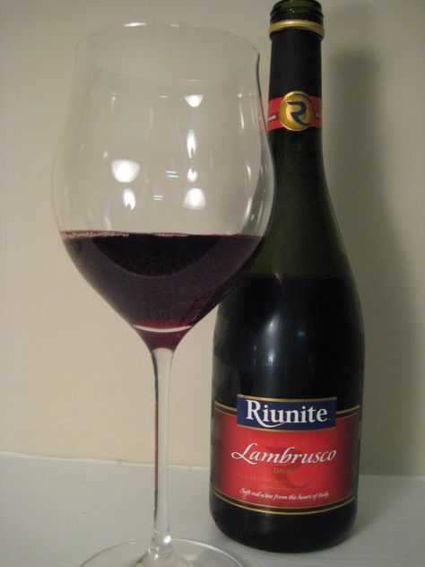 lambrusco wine - Google Search Lambrusco Wine, Wine Appetizers, Happy Hour Bar, Diamond Theme, Dry Wine, Shot Recipes, Sweet Wine, Thirsty Thursday, Wine Cocktails