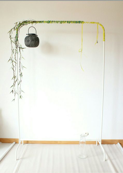 Ikea mulig hack from hanging rack to garden/ display Mulig Ikea Hack, Ikea Mulig, Backyard On A Budget, Ikea Outdoor Furniture, Ikea Garden, Ikea Wedding, Simple Outdoor Kitchen, Growing Food Indoors, Outdoor Hacks