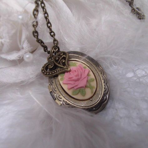 The Locket Is 1 Inch Long X 3/4 Inch Wide The Locket Is Right At One Inch Long One Inch Wide. It Does Come With A Free 17" Chain But I Can Shorten It If You Need Me To Will Come With A Gift Bag **Thank You For Taking The Time To Look At Our Items. Fox Jewelry Necklace, Locket Heart Necklace, Pearl Statement Necklace, Key Pendant Necklace, Spike Necklace, Long Beaded Necklace, Heart Shape Pendant, Faux Pearl Necklace, Sterling Silver Necklace Pendants