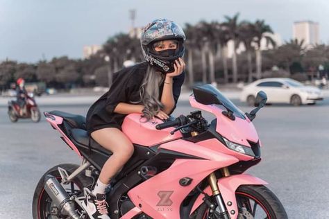 Big Bikes Motorcycles For Women, Dream Motorcycle, Xe Ducati, Biker Baby, R15 V3, Chicks On Bikes, Big Bike, Motocross Love, Riding Bikes