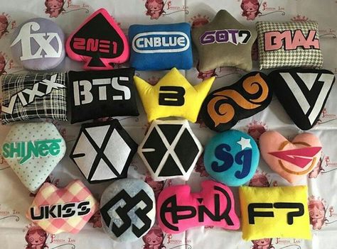 Kpop Room, Kpop Diy, Diy Xmas Gifts, Kpop Merchandise, Crafts With Pictures, Kpop Merch, Diy Pillows, Craft Shop, Easy Diy Crafts