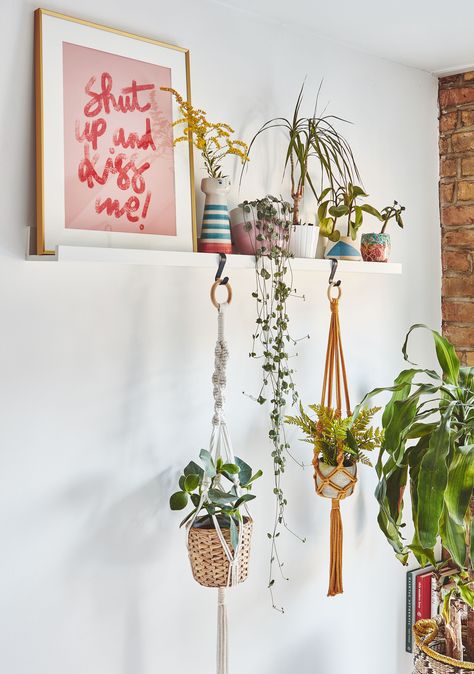 Real home: this bathroom sanctuary is a grown-up space to relax in | Real Homes Hallway Hanging Plants, Hanging Plants Room, Plant Hallway, Bath Plants, Plant Sanctuary, Decoration With Plants, Houseplants Decor, Latest Decorating Trends, Bathroom Sanctuary