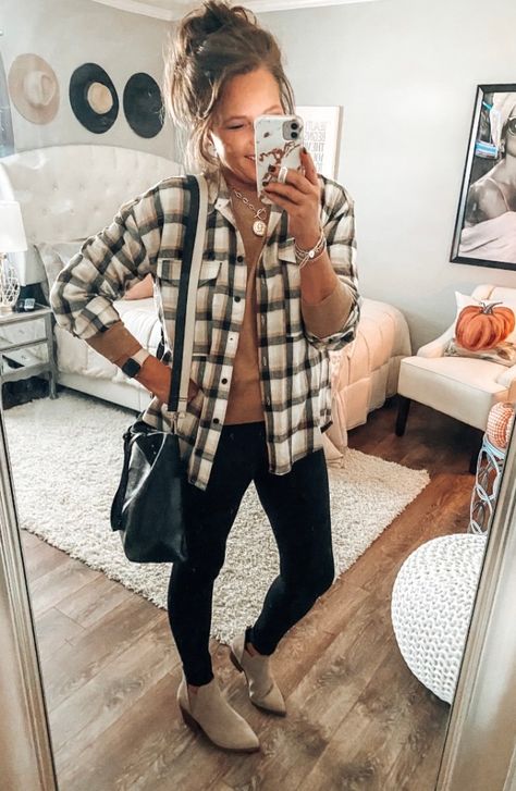 Gray Flannel Outfit, Plad Outfits, Plaid Flannel Shirt Outfit, Leggings And Flannel Outfit, Buffalo Plaid Outfit, Outfits Leggins, Beverly Ennis Hoyle, Plaid Shirt Outfits, Over 40 Outfits