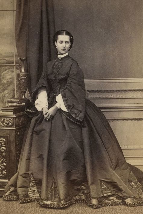 WikiVictorian @wikivictorian · Portrait of Princess Alexandra of Denmark, later Princess Alexandra of Wales (and Queen Consort of United Kingdom). Photographed in 1862. Royal Portraits Painting, Queen Victoria Descendants, Princess Alexandra Of Denmark, Queen Victoria Family, Alexandra Of Denmark, Queen Alexandra, King Edward Vii, Princess Alice, Rennaissance Art